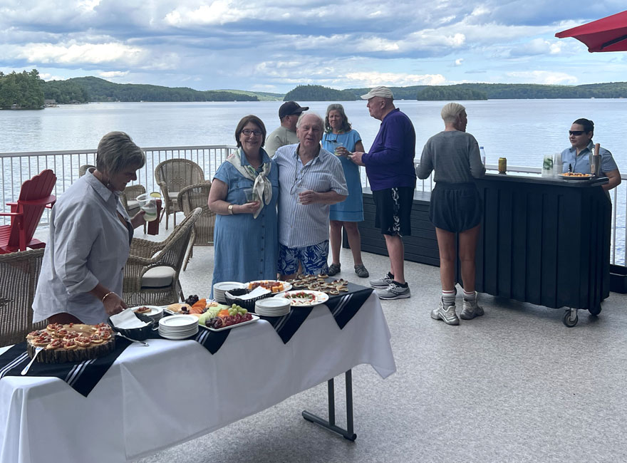 Meet & Greet at Lounge & class="lazyload" Bar